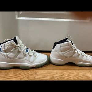 Jordan 11 retro legend blues size 5.5 in boys